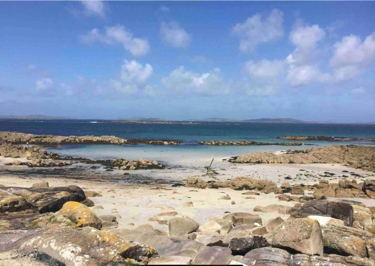 Drop Anchor House, Spacious 3 bedroom apartment, fabulous sea views Cleggan Exterior foto